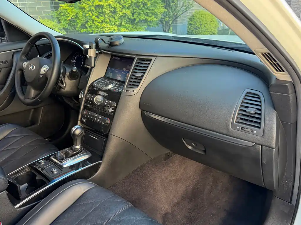 Infiniti FX — миниатюра 22