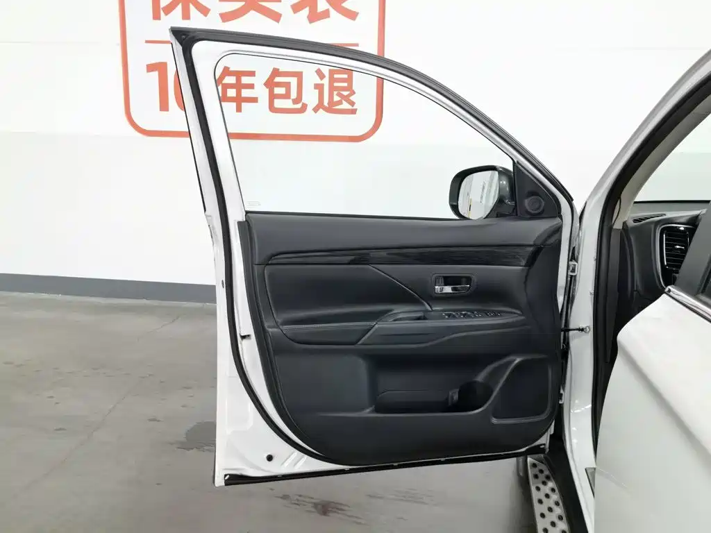 Mitsubishi Outlander — миниатюра 8