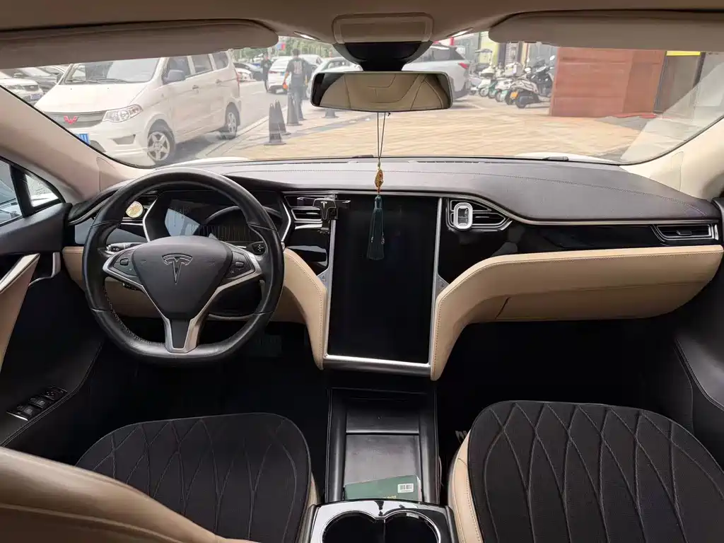 Tesla Model S — миниатюра 7