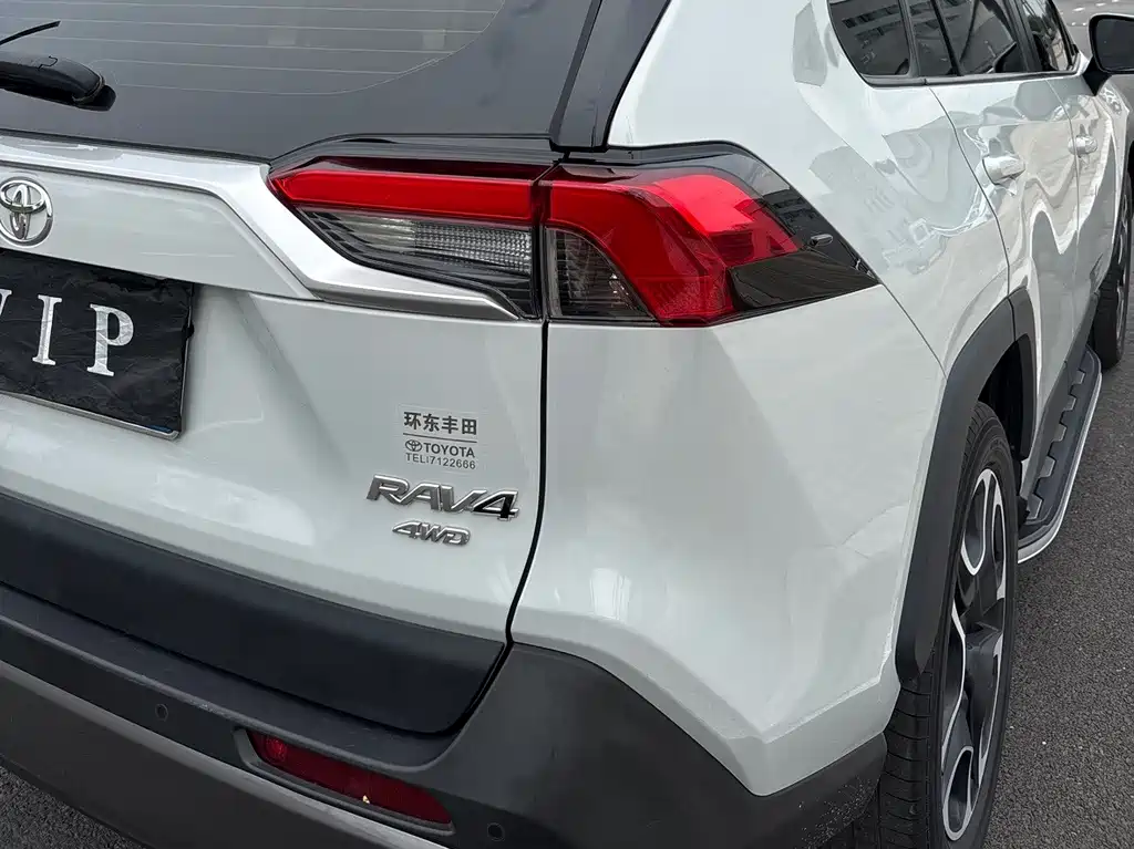 Toyota RAV4 — миниатюра 5