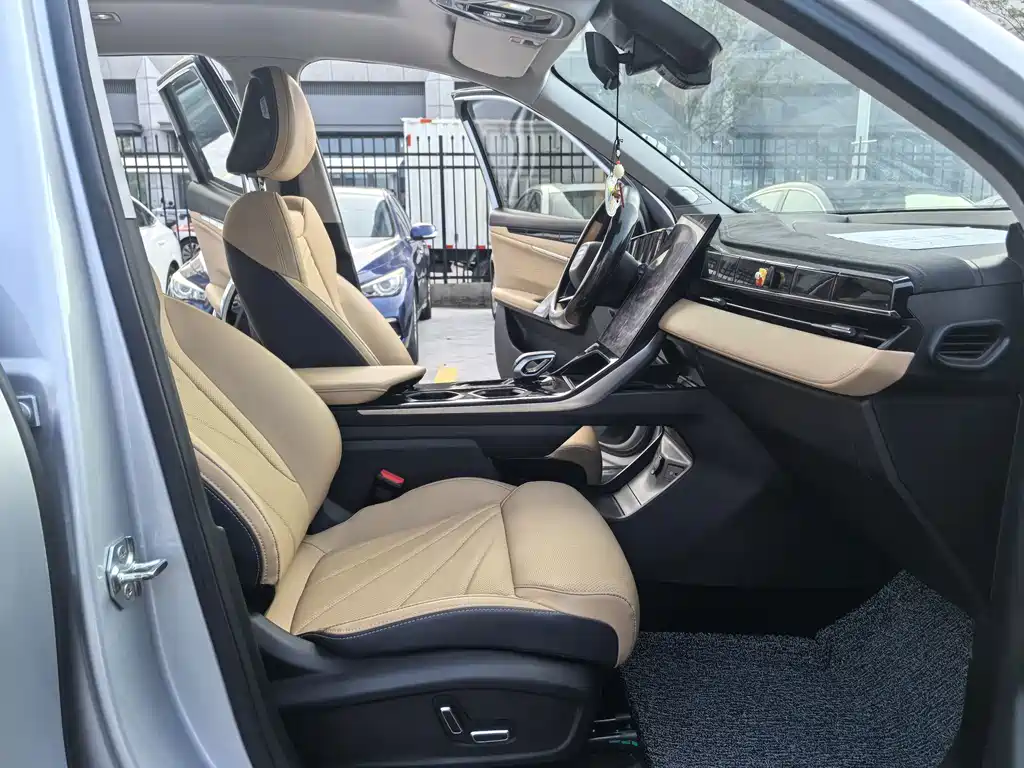 Geely Boyue L — миниатюра 10