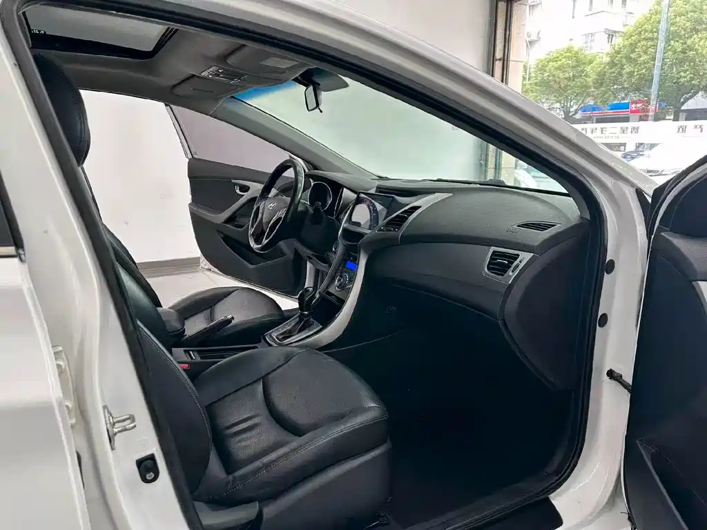 Hyundai Elantra Langdong — миниатюра 4
