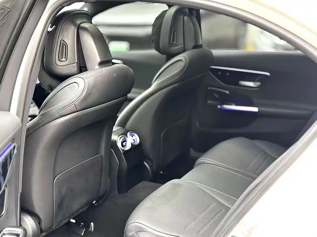 Mercedes-Benz C-Class — миниатюра 6