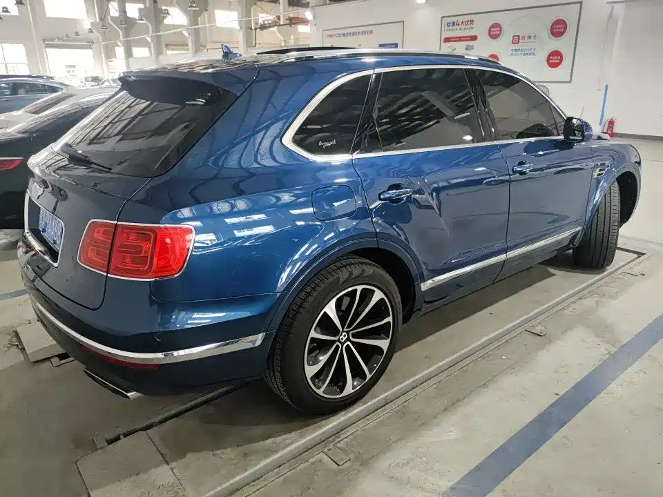 Bentley Bentayga — миниатюра 7