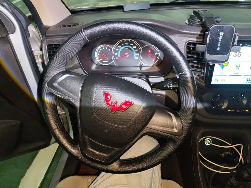 Wuling Hongguang V — миниатюра 3
