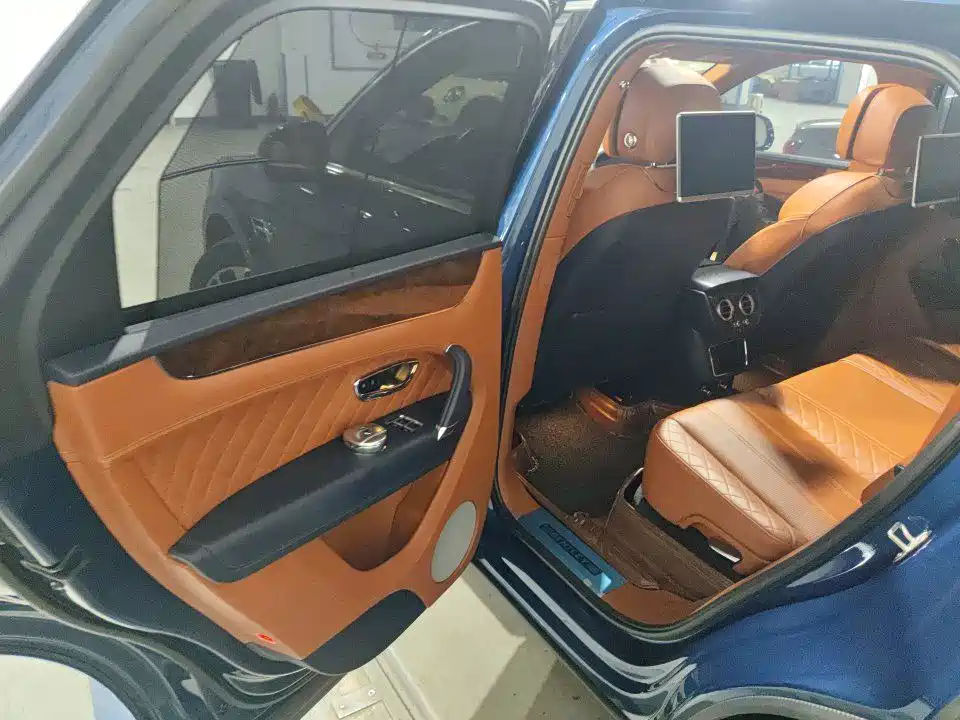 Bentley Bentayga — миниатюра 5