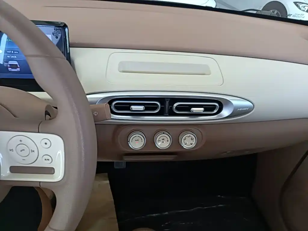 Wuling MINIEV — миниатюра 13
