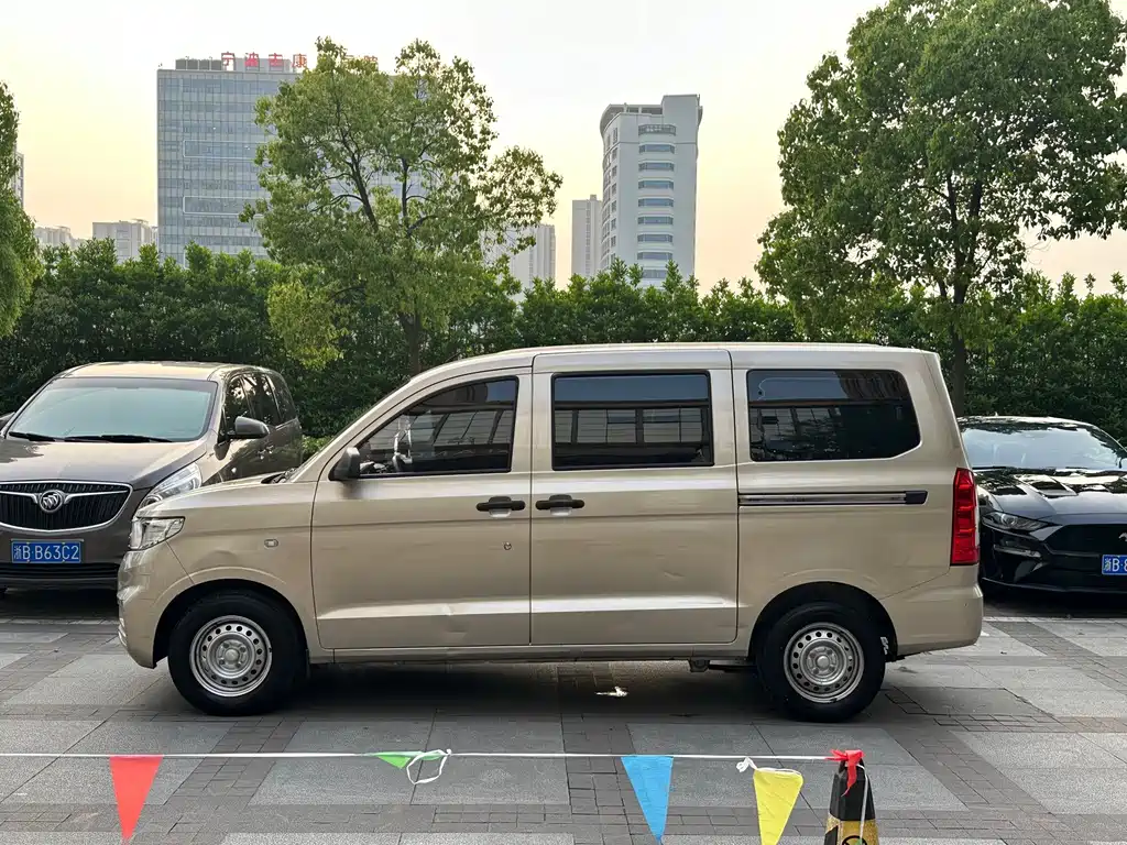 Wuling Hongguang V — миниатюра 3