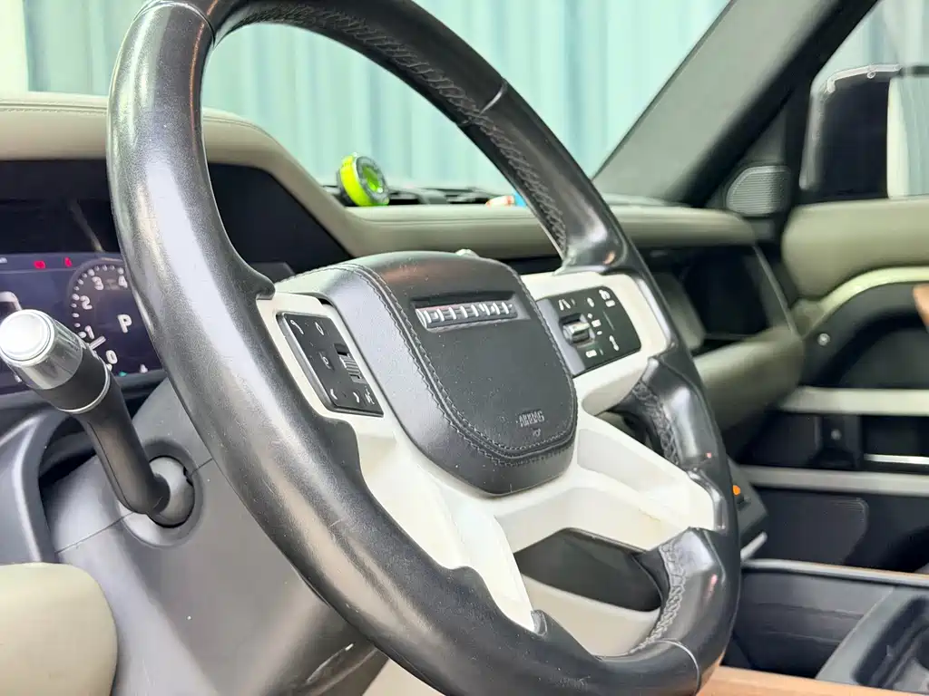 Land Rover Defender — миниатюра 7