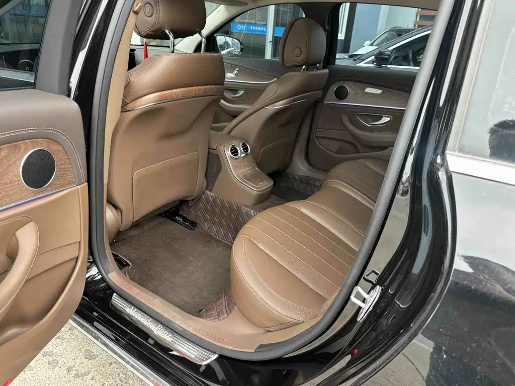 Mercedes-Benz E-Class — миниатюра 4