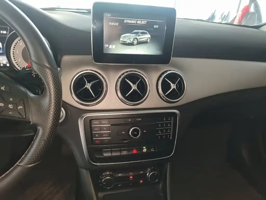 Mercedes-Benz GLA — миниатюра 13