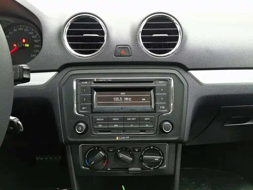 Volkswagen Jetta — миниатюра 12