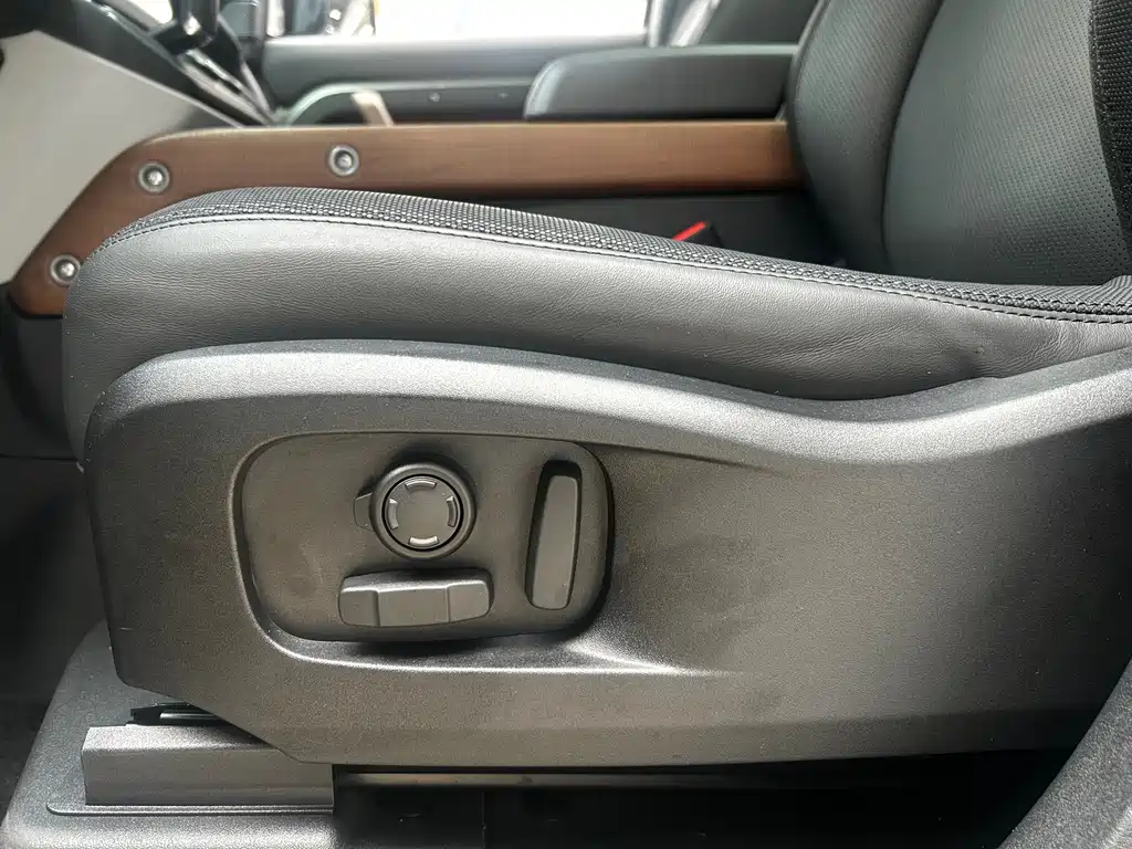 Land Rover Defender — миниатюра 31