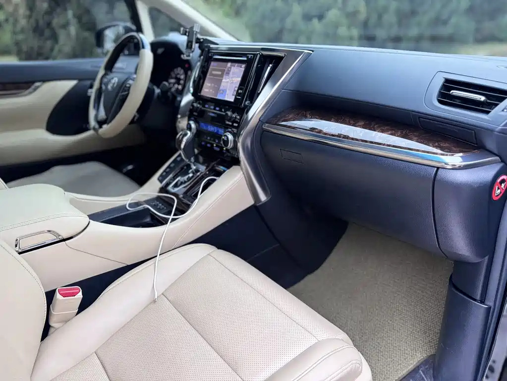 Toyota Alphard — фотографии объявления, Фото 12