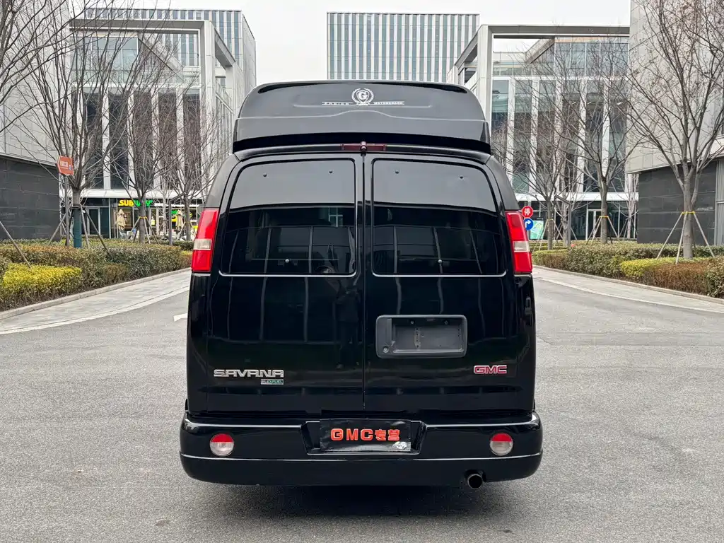 GMC Savana 2011 5.3L 7 мест