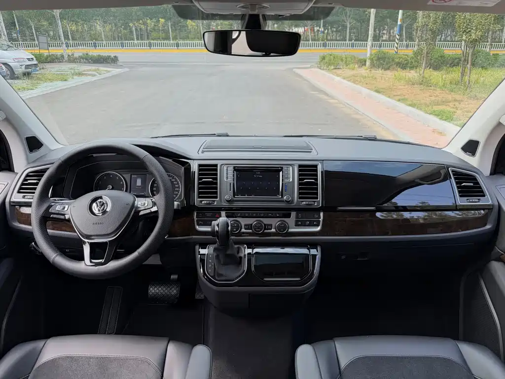 Volkswagen Multivan — миниатюра 7
