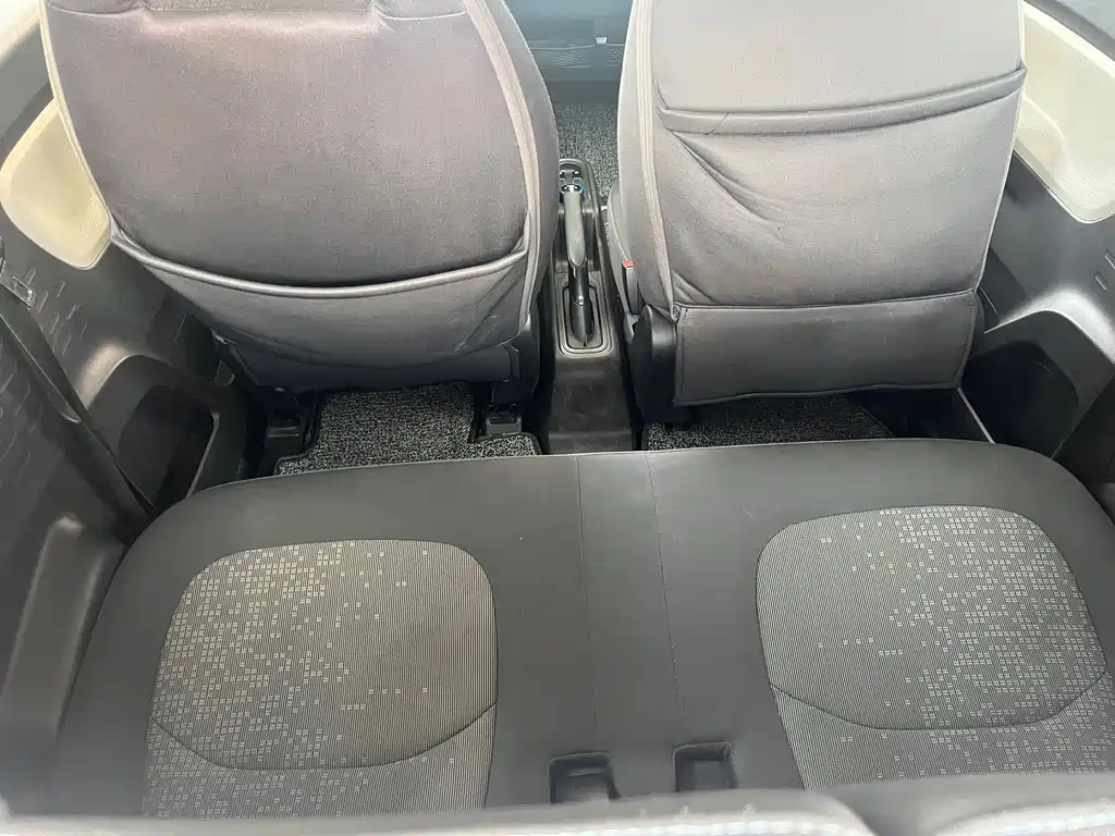Wuling MINIEV — миниатюра 5
