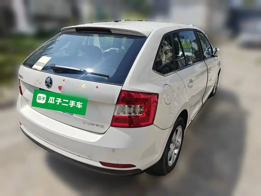 Skoda Rapid Spaceback — миниатюра 4