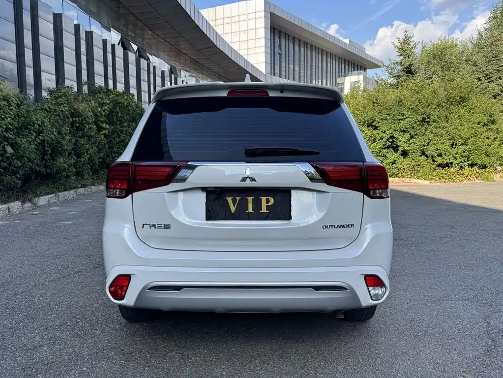 Mitsubishi Outlander — миниатюра 6