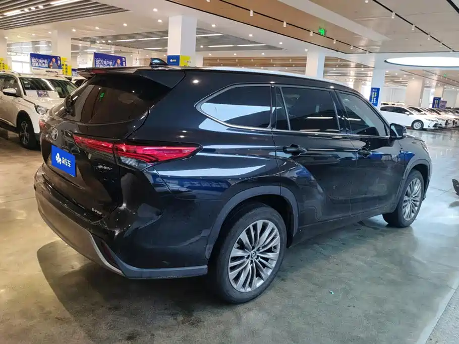 Toyota Highlander 2024 2.5L Luxury 7 мест
