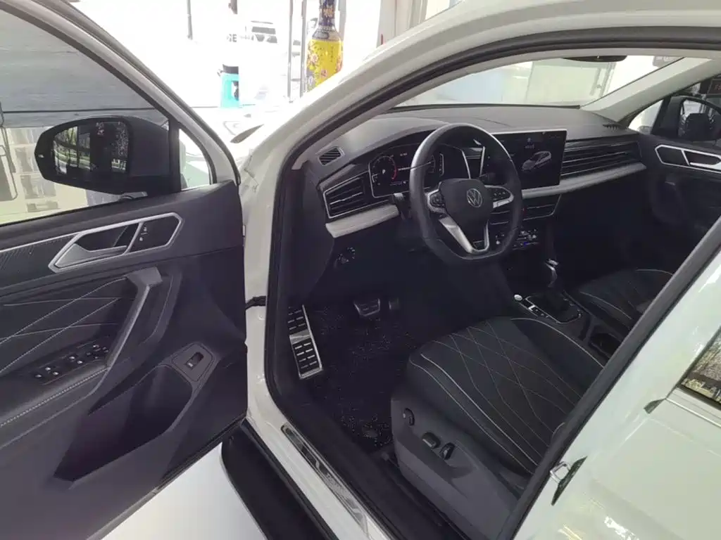 Volkswagen Tiguan L — миниатюра 16