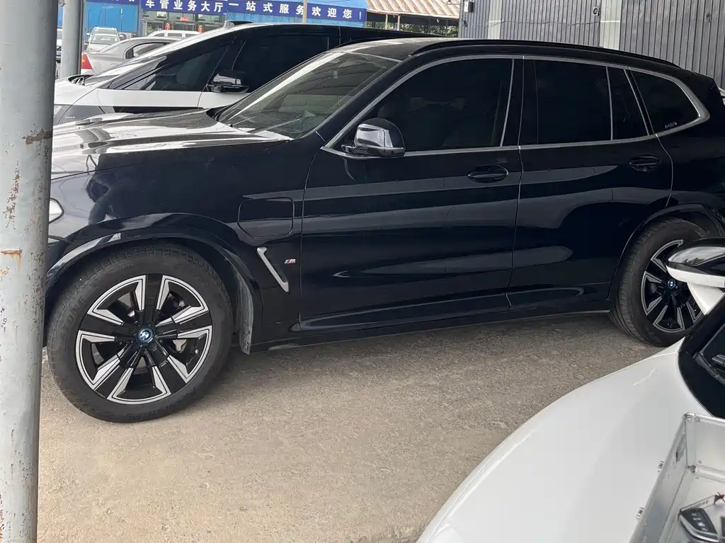 BMW iX3 2022 Lead