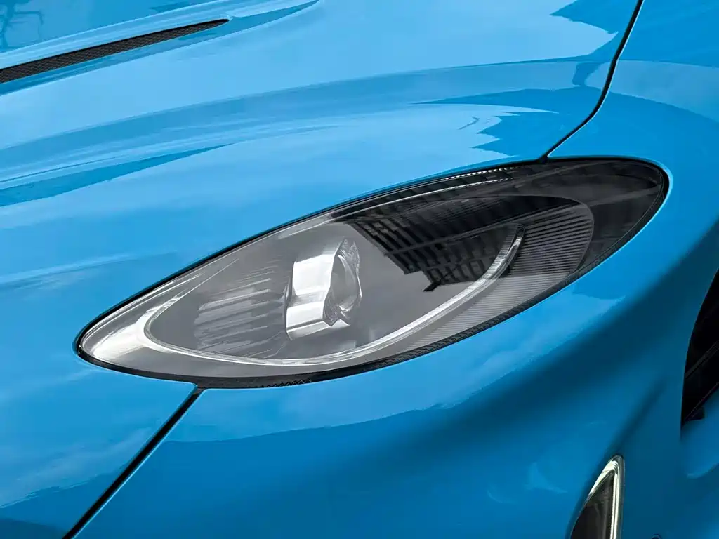 Aston Martin DBX — миниатюра 8