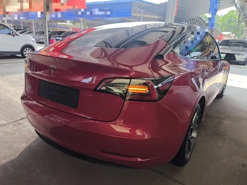 Tesla Model 3 — миниатюра 7