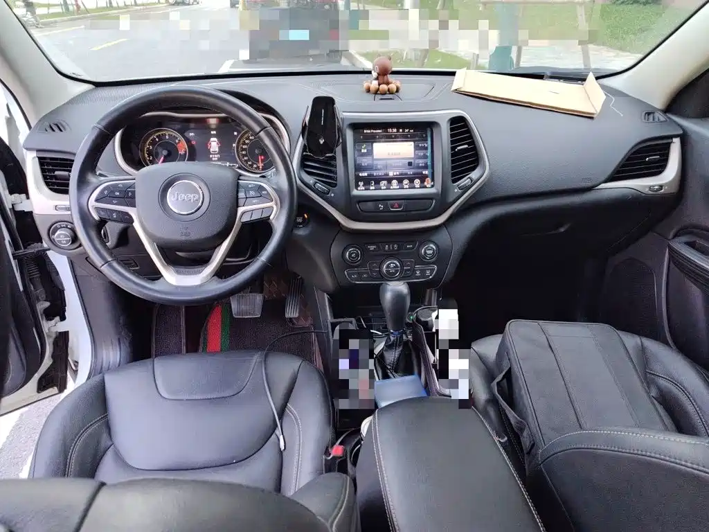 Jeep Cherokee — миниатюра 10