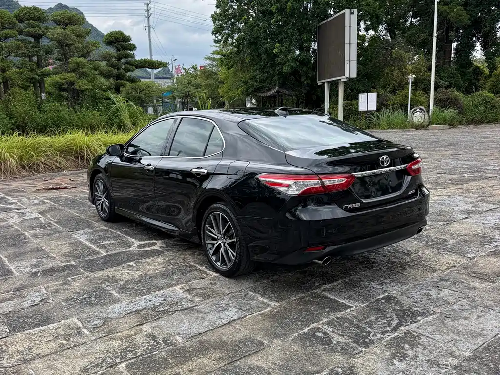 Toyota Camry — миниатюра 5