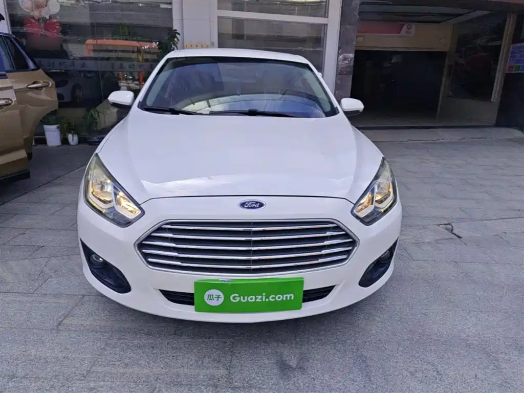 Ford Escort 2015 1.5L AT Comfort
