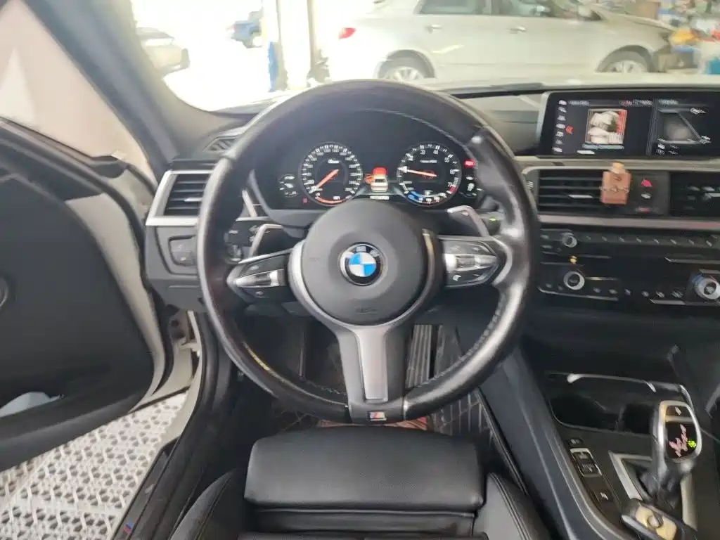 BMW 3 Series — миниатюра 11