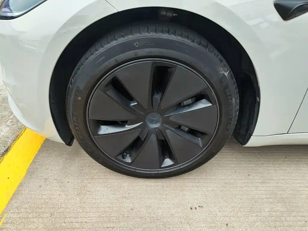 Tesla Model 3 — миниатюра 23