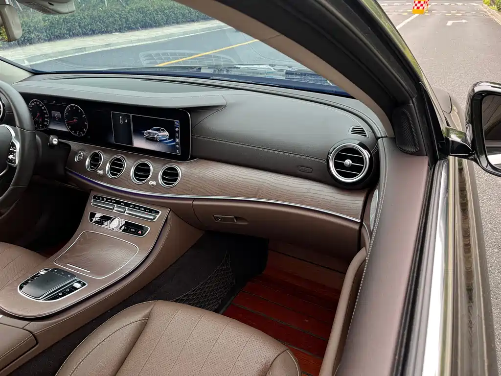 Mercedes-Benz E-Class — миниатюра 20