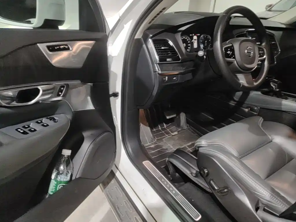 Volvo XC90 — миниатюра 16