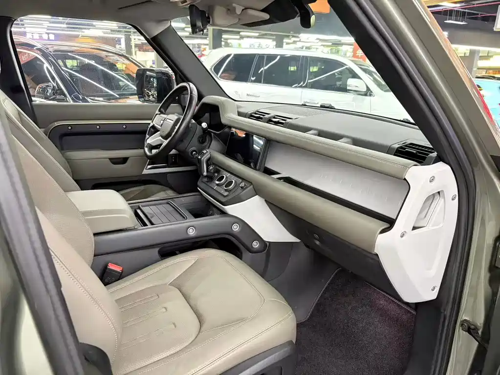 Land Rover Defender — миниатюра 4