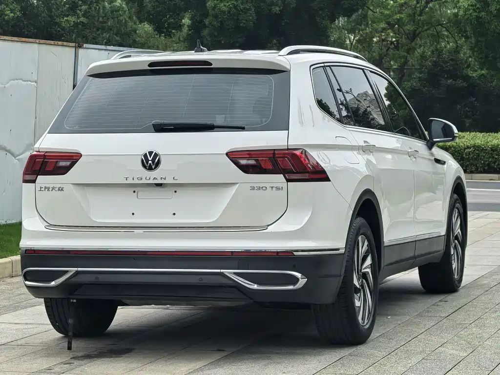 Volkswagen Tiguan L L 2022 330TSI AT Smart