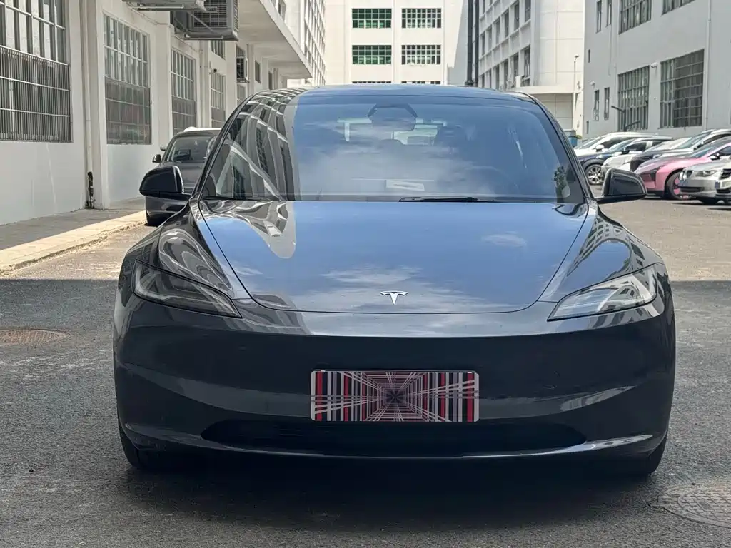 Tesla Model 3 — миниатюра 2