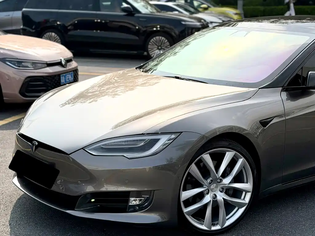 Tesla Model S — миниатюра 2