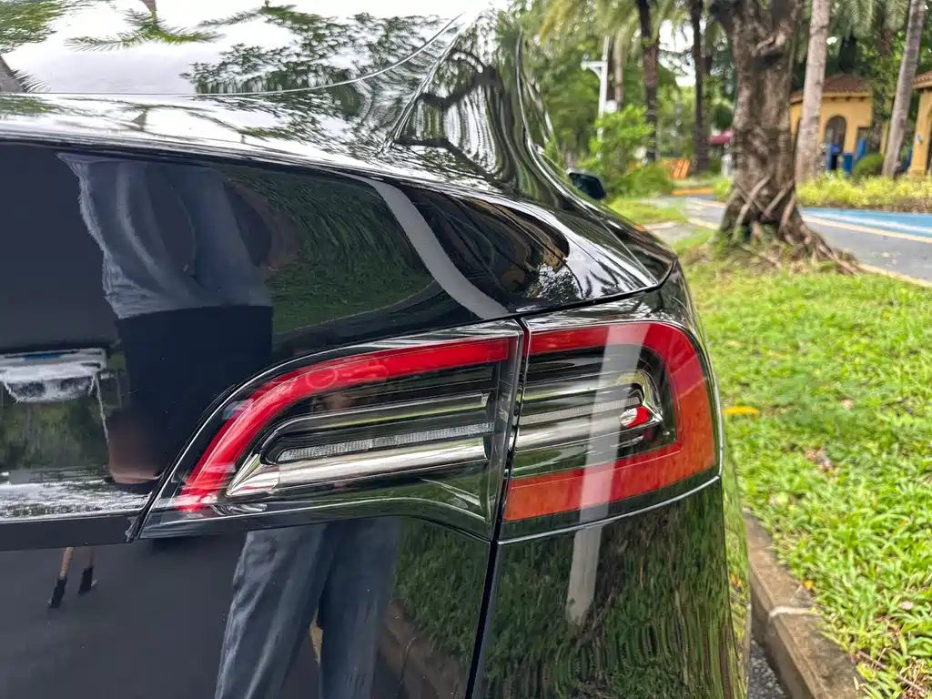 Tesla Model Y — миниатюра 17