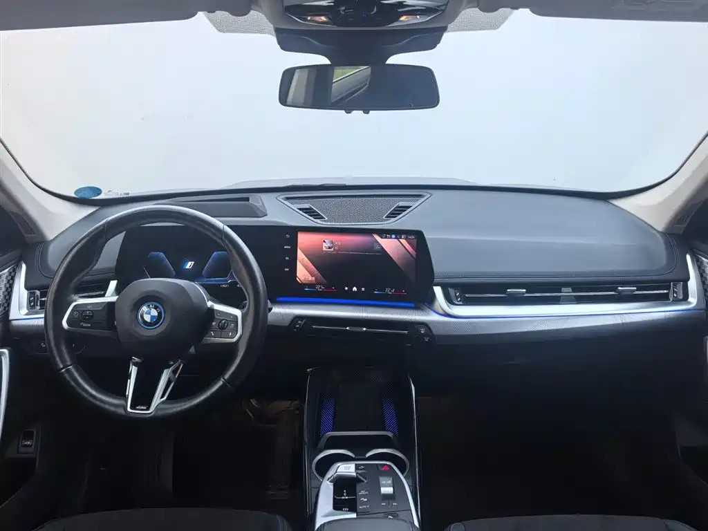 BMW iX1 — миниатюра 7
