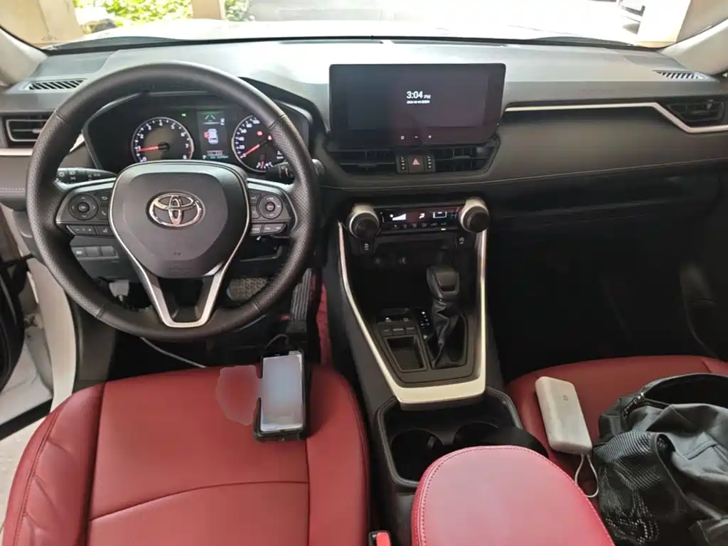Toyota RAV4 — миниатюра 10