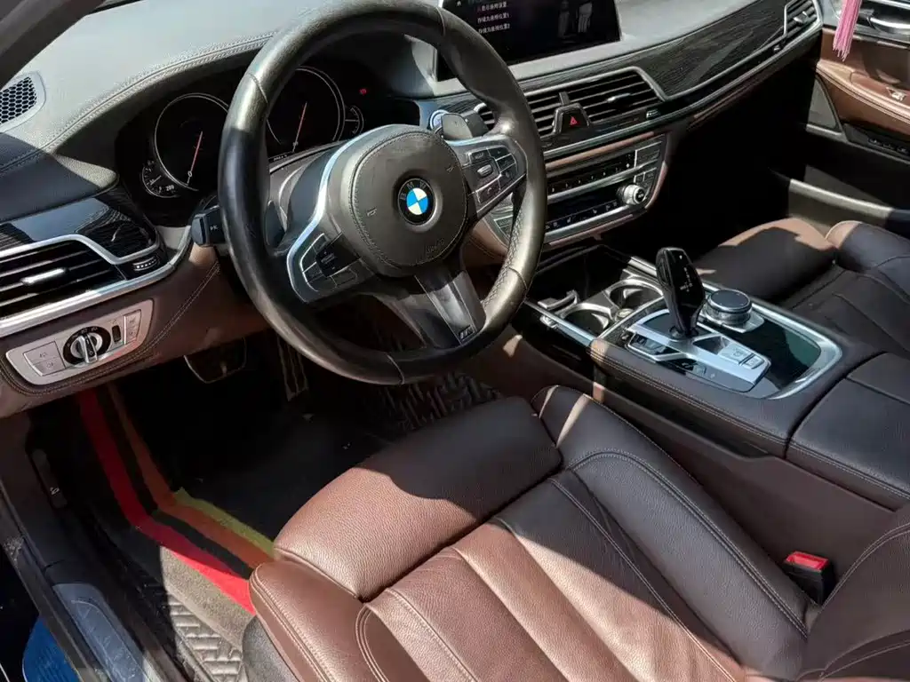 BMW 7 Series — миниатюра 2