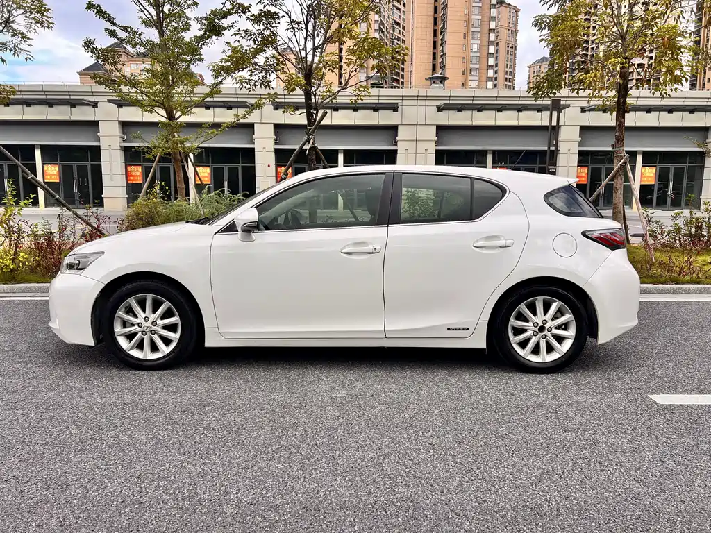 Lexus CT — миниатюра 4