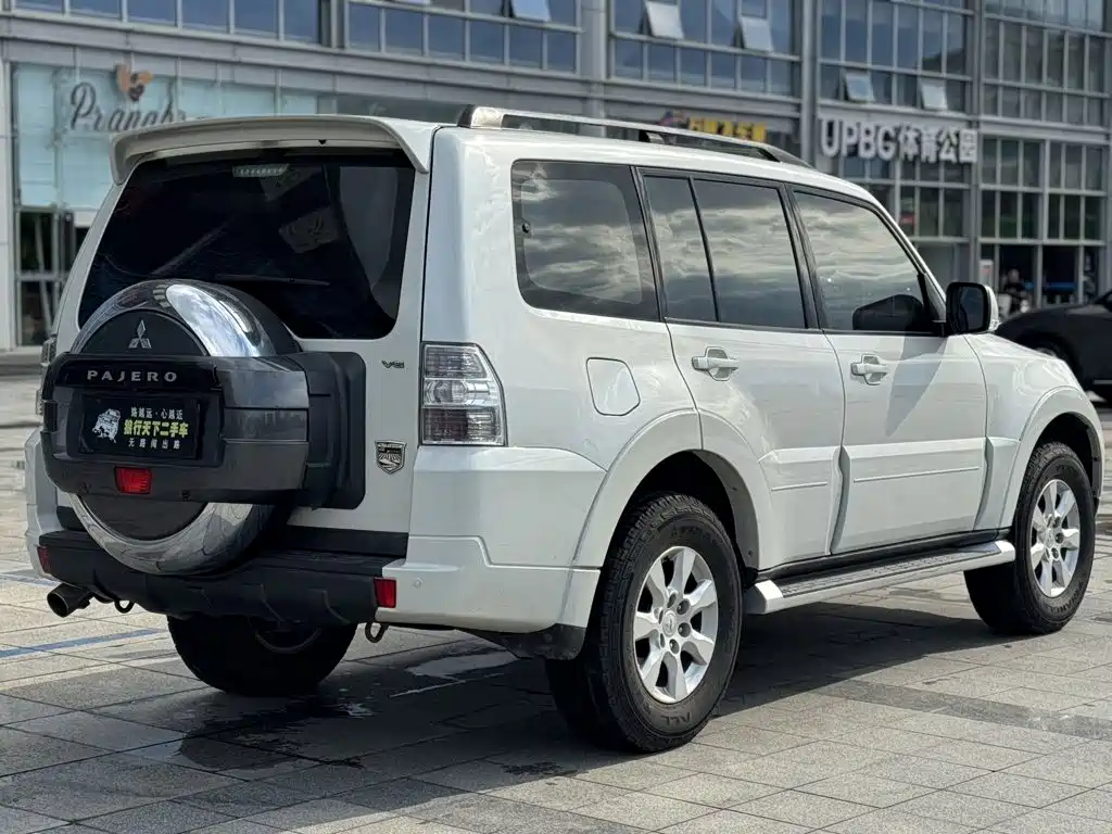 Mitsubishi Pajero (Import) — миниатюра 9