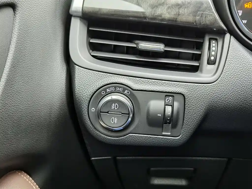 Buick Envision Plus — миниатюра 21