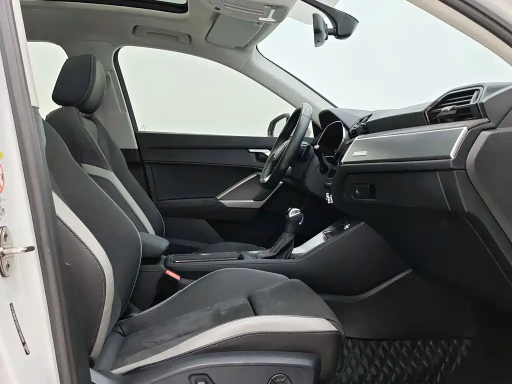 Audi Q3 2023 35 TFSI Fashion (1.4T)