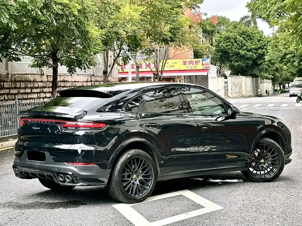 Porsche Cayenne — миниатюра 10