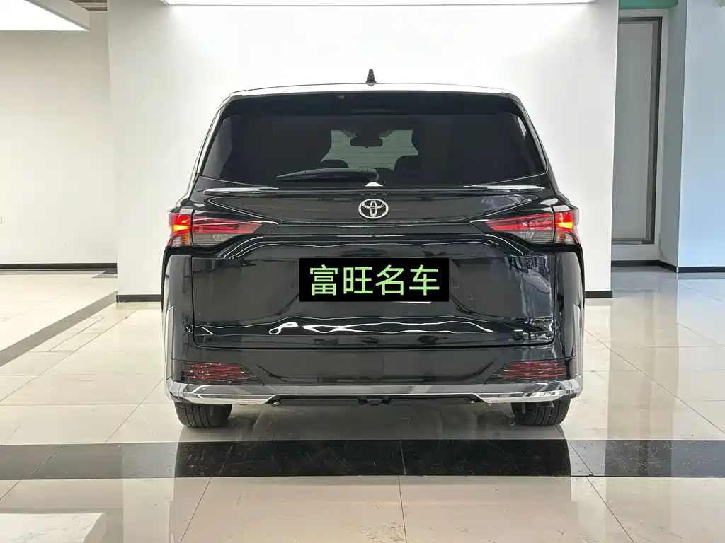 Toyota Granvia — миниатюра 6