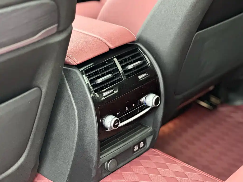 BMW 5 Series — миниатюра 9